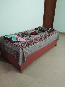 Postel nebo postele na pokoji v ubytování Kashi Annapurna Guest House