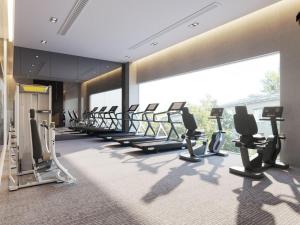 Fitness centrum a/nebo fitness zařízení v ubytování SKY HOTEL