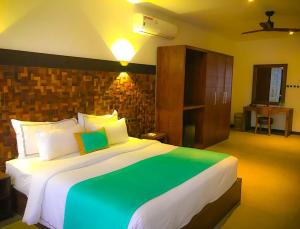 a bedroom with a large bed with a green and white at Ella Flower Garden Resort in Ella