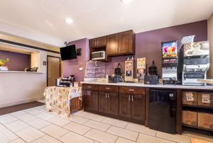Ett kök eller pentry på Rodeway Inn & Suites Big Water - Antelope Canyon