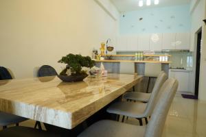 a kitchen with a large wooden table and chairs at TiAmo B&B Yilan in Dayin