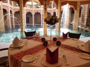 Bazén v ubytování Telal Resort Al Ain nebo v jeho okolí