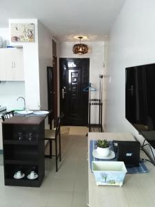 Kuchyň nebo kuchyňský kout v ubytování Mak'z Condo Place