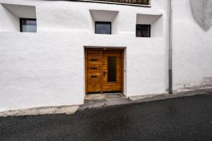 Pročelje oz. vhod v nastanitev Chasa Archas
