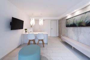 A television and/or entertainment centre at Oliver Lux