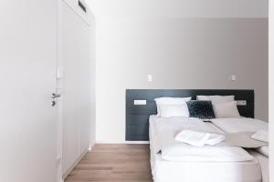 A bed or beds in a room at Oliver Lux