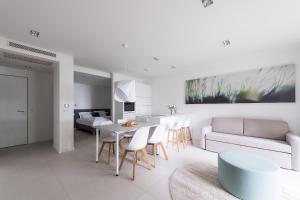 A seating area at Oliver Lux