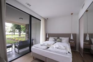 A bed or beds in a room at Oliver Lux