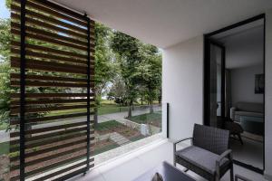 A seating area at Oliver Lux