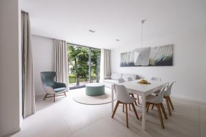 A seating area at Oliver Lux