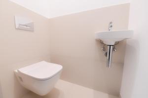 A bathroom at Oliver Lux