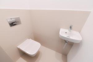 A bathroom at Oliver Lux