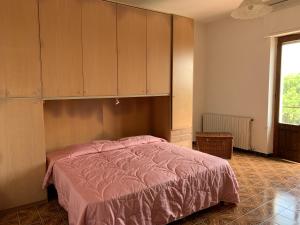 Ένα ή περισσότερα κρεβάτια σε δωμάτιο στο Appartamento Vacanze sul Lungomare Amerigo Vespucci
