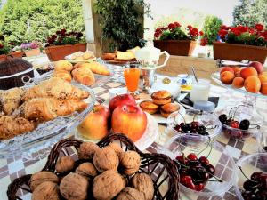 Options de petit-déjeuner proposées aux clients de l'établissement B&B La Nicchiarica