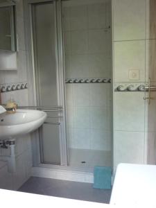 Ένα μπάνιο στο Casa Petra 1 1/2 Zi, Orgnana 83 +26 φωτογραφίες