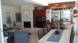 Gallery image of Shalom beach house in Bloubergstrand