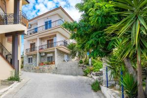 Gallery image of Theodore Apartments in Skala Marion