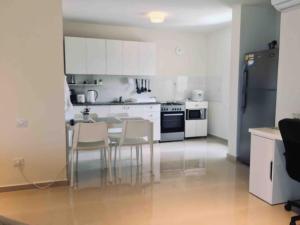 Gallery image of 2 BDR Nitza appartment with balkony in Netanya
