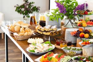 Jedlo v ubytovaní bed & breakfast alebo blízkom okolí