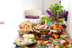 Jedlo v ubytovaní bed & breakfast alebo blízkom okolí