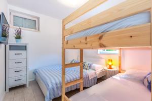 Postel nebo postele na pokoji v ubytování Apartments Selce