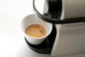 Zestaw do parzenia kawy i herbaty w obiekcie Agrikea