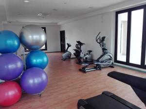 Fitness centrum a/nebo fitness zařízení v ubytování Lalla Doudja Hotel