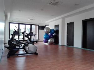 Fitness centrum a/nebo fitness zařízení v ubytování Lalla Doudja Hotel