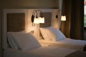 A bed or beds in a room at Ayvalık Sea Resort