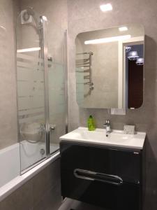 Vonios kambarys apgyvendinimo įstaigoje Viktoriya Deluxe Apartment