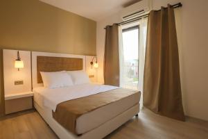 A bed or beds in a room at Ayvalık Sea Resort