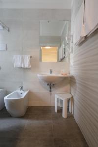 Łazienka w obiekcie Hotel Simi Lan