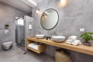 Koupelna v ubytování Corfu Seaview Maisonette - Sopra il Mare + 30 fotografií