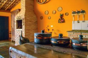 a kitchen with three large pots on a counter at Pousada Luz do Sol in Carrancas