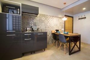 
a kitchen with a stove, refrigerator, sink, and dishwasher at Suite Loc Luxury Aparthotel in Casablanca
