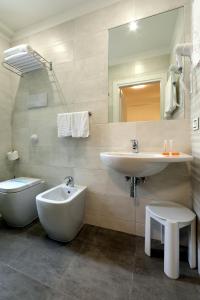 Łazienka w obiekcie Hotel Simi Lan