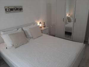 Posteľ alebo postele v izbe v ubytovaní Bella Apartments