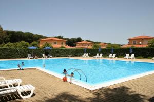 Bazén v ubytování Portoada Park Villas nebo v jeho okolí