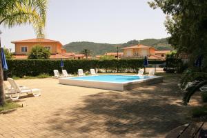 Bazén v ubytování Portoada Park Villas nebo v jeho okolí