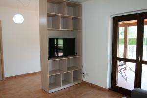TV a/nebo společenská místnost v ubytování Portoada Park Villas