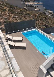 Bazén v ubytování Elena Village Hotel & Suites nebo v jeho okolí