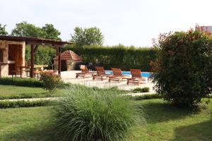 Vonkajšia záhrada v ubytovaní Casa Duje
