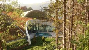 a house in the middle of the forest at Studio à Courchevel Moriond in Saint-Bon-Tarentaise