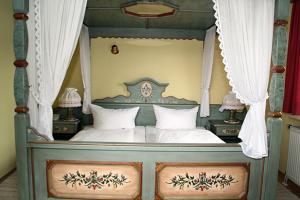 Ліжко або ліжка в номері Hotel Bayerischer Hof Rehlings
