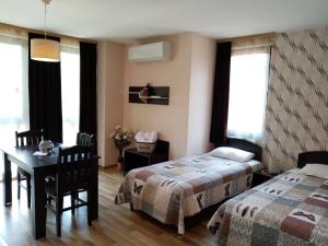 A bed or beds in a room at Apart Hotel Rosen