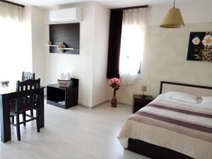 A bed or beds in a room at Apart Hotel Rosen