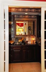 Imagine din galeria proprietății A Walk in the Woods Bed and Breakfast în Southold