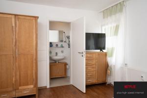 TV a/nebo společenská místnost v ubytování Bären + 37 fotografií