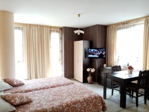 A bed or beds in a room at Apart Hotel Rosen