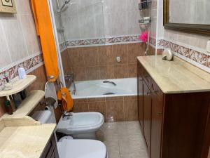 Kamar mandi di Amezola 1- Habitación con baño incorporado en casa compartida